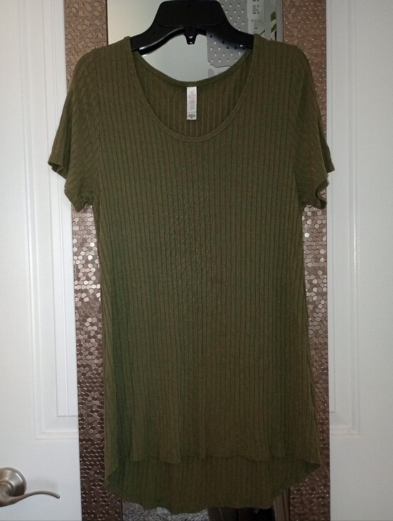 LuLaRoe Tops - LuLaRoe Army Green Ribbed Tee